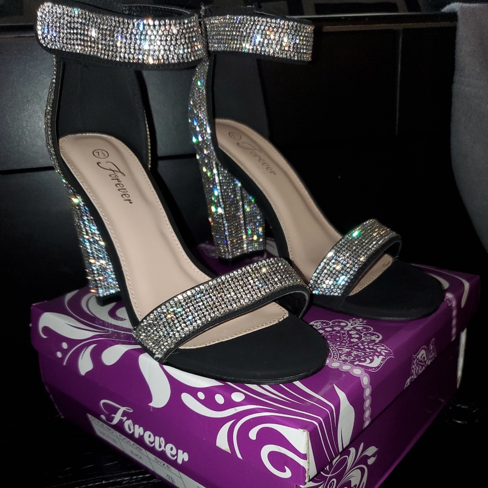 Beautiful NEW Block-Heel Dress Sandals